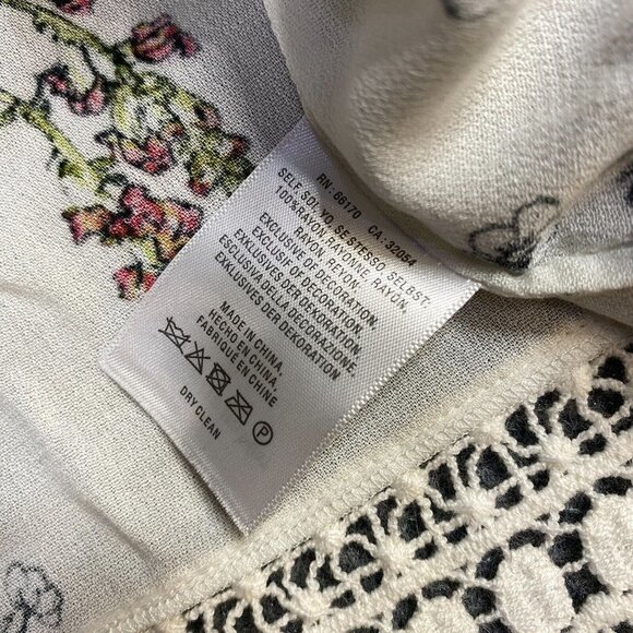 Maeve Top S  White Floral Crochet Hem Peasant Boho - Picture 4 of 9